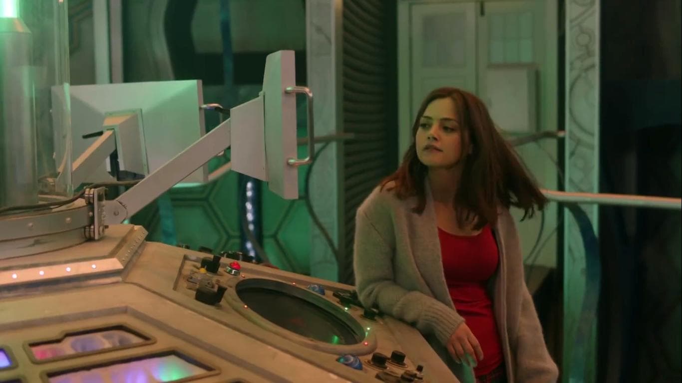 Doctor Who: Clara and the Tardis