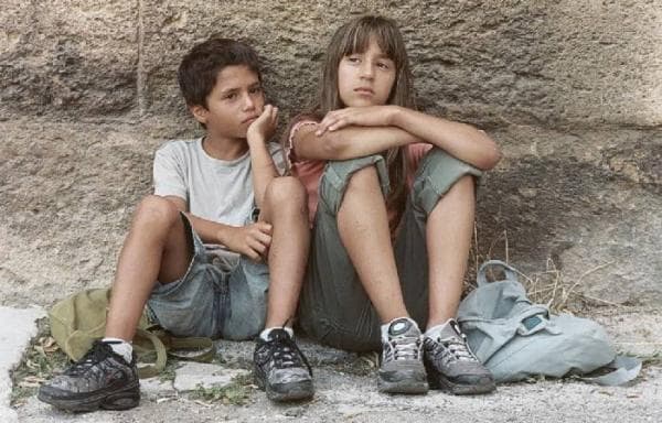 Des enfants dans les arbres